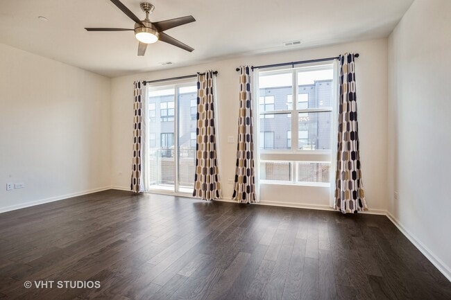 Building Photo - 2231 Parkside Dr