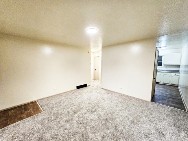 Foto del edificio - 241 Cluster Ave