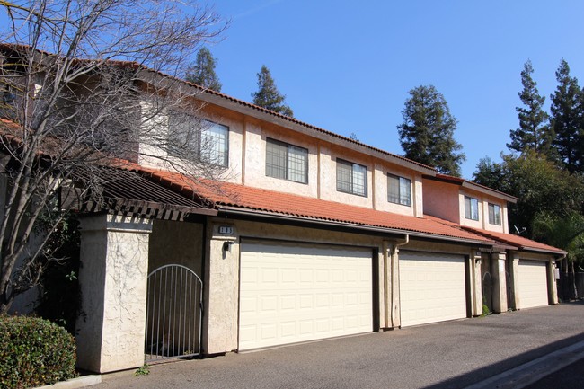 Foto del edificio - 5490 N West Ave