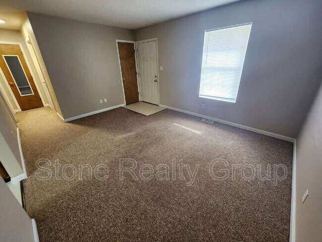 Foto del edificio - 2460 E Clayton Dr