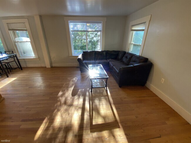 Building Photo - 4 br, 2 bath House - 1039 N Main St