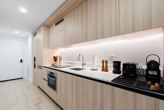 Building Photo - 225 N Miami Ave