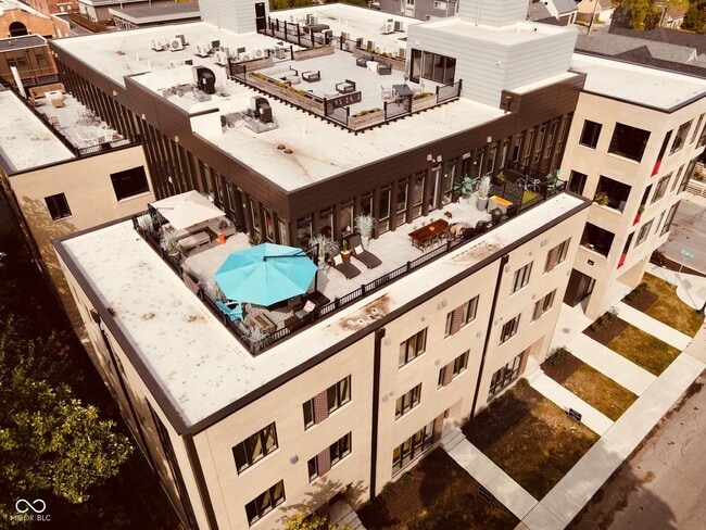 Foto del edificio - 319 E 16th St