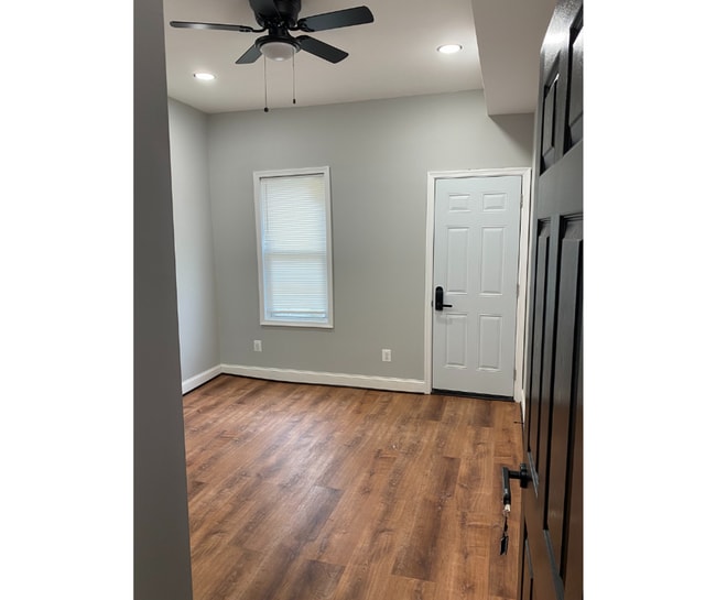 Building Photo - 511 N Pulaski St