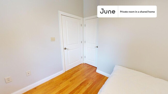 Foto del edificio - Room in Shared 5 bed/2.5 bath home in Roxbury
