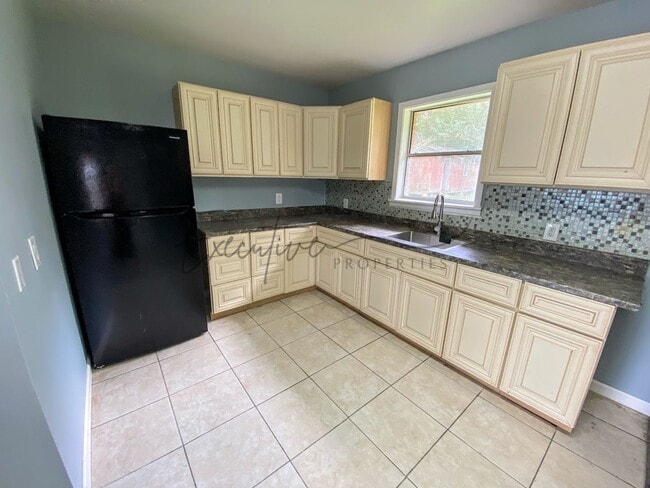 Building Photo - Updated 3BR Brick Home with Covered Carpor...