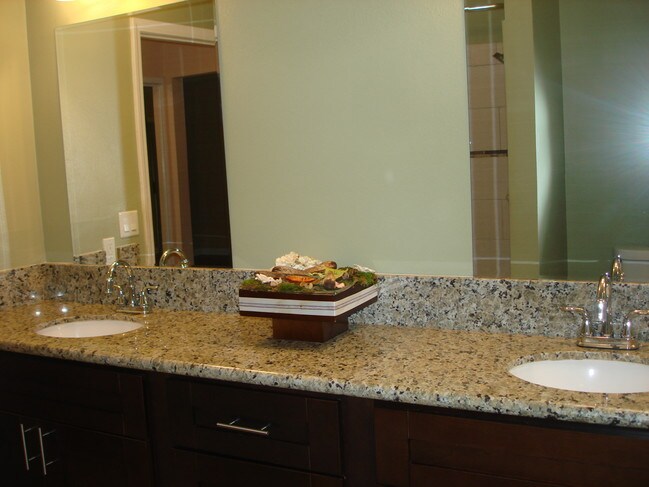 bathroom - 3010 Montrose Ave