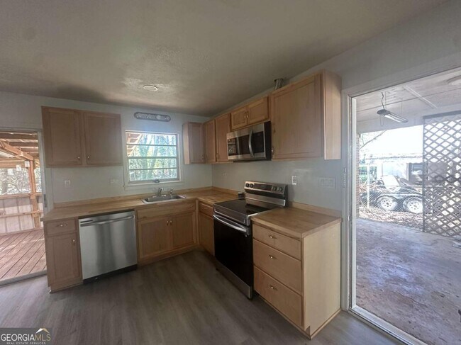 Foto del edificio - 1009 Pinecrest Dr