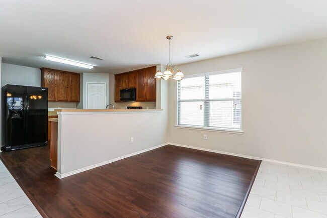 Building Photo - 7209 Lindentree Ln