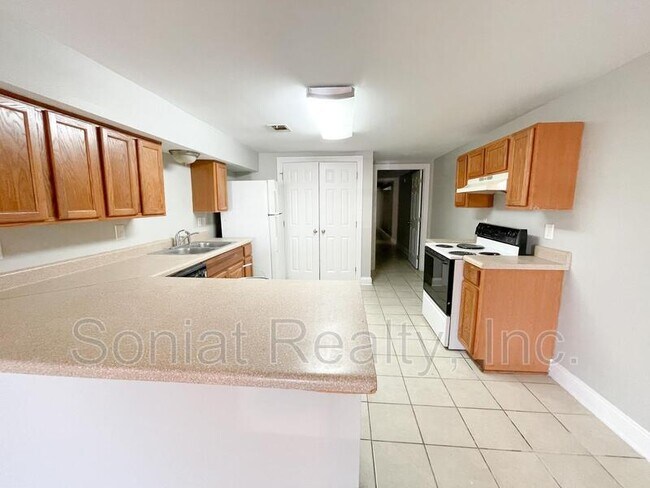 Building Photo - 2608 Bienville St