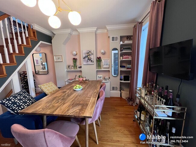 Building Photo - 2 br, 1 bath Townhome - 1805 6th St NW