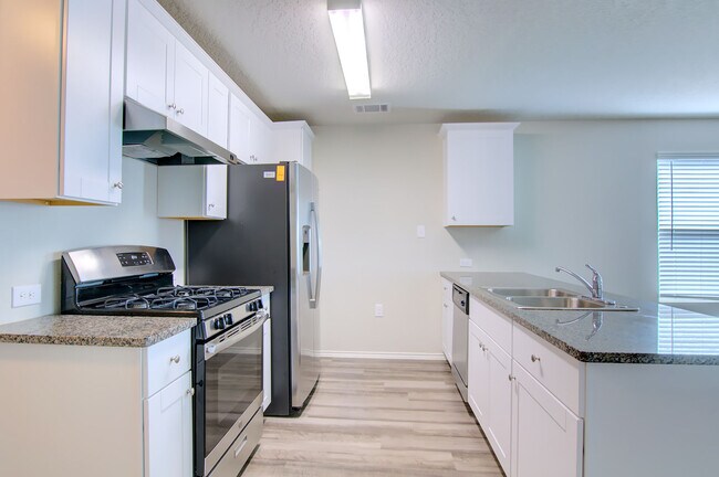 Kitchen - 31553 Acacia Vis