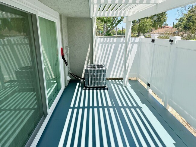 Foto del edificio - Stylish 2BR Condo in Desirable Community with Pool & Spa