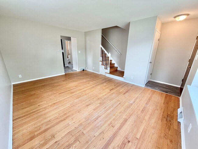 Foto del edificio - 6919-6921 West Brentwood Avenue East