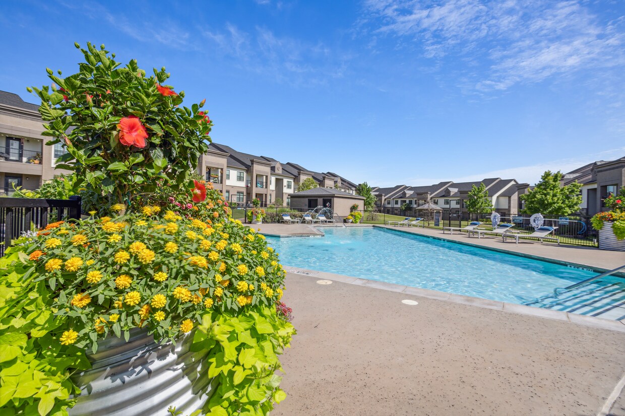 Legend V Apartments 2133 E 2nd St Edmond, OK Apartments for Rent in