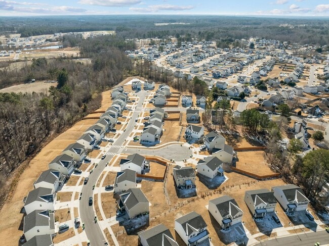 Foto del edificio - Small-Town Comfort Meets City Convenience | 2-Story Home for Rent | 4 Bedrooms, 2.5 Baths