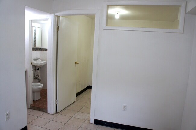 Foto del edificio - 731 E 43rd St