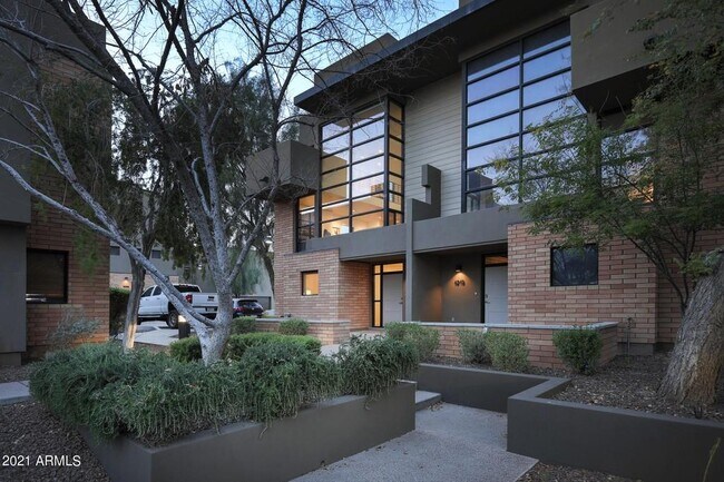 Building Photo - 1300 W 5th St
