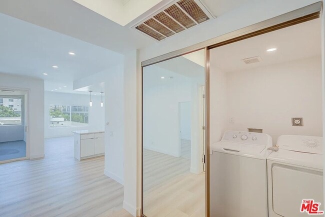 Building Photo - 449 Le Doux Rd