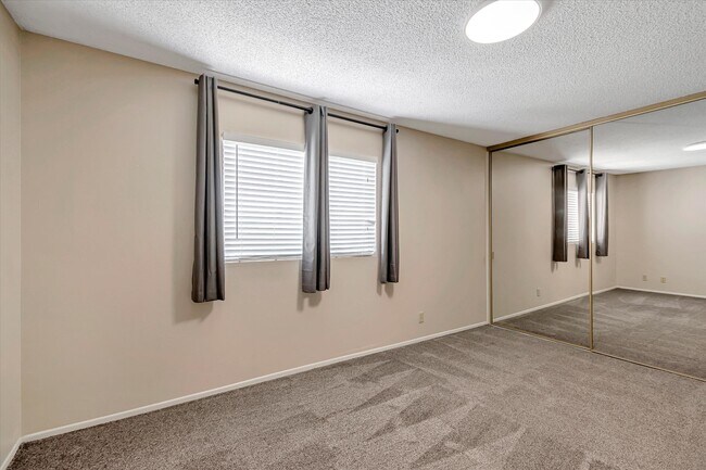 Foto del edificio - 253 Green Moor Pl