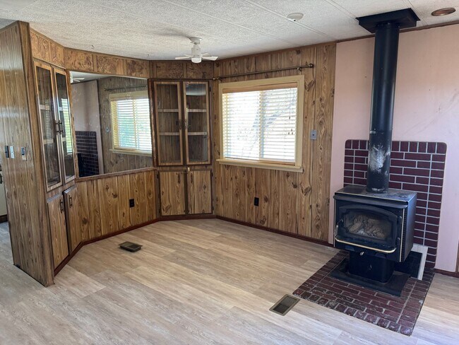 Foto del edificio - 3 Bedroom, 2 Bathroom Home in Tijeras, NM