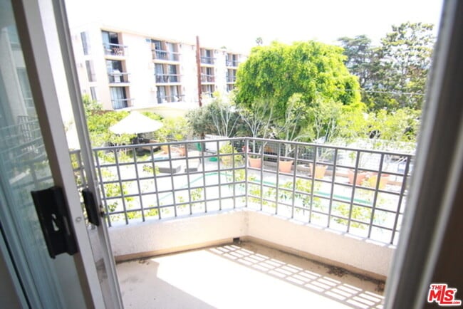 Foto del edificio - 884 Palm Ave