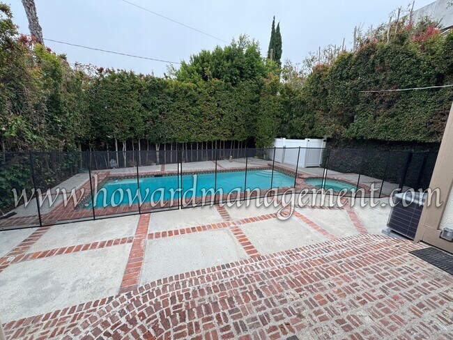 Foto del edificio - Contemporary Style 5bed/5bath Home with Ad...