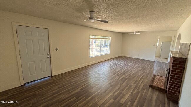 Foto del edificio - 2528 E Hartford Ave