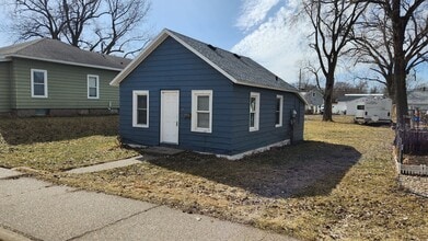 Building Photo - 825 George St