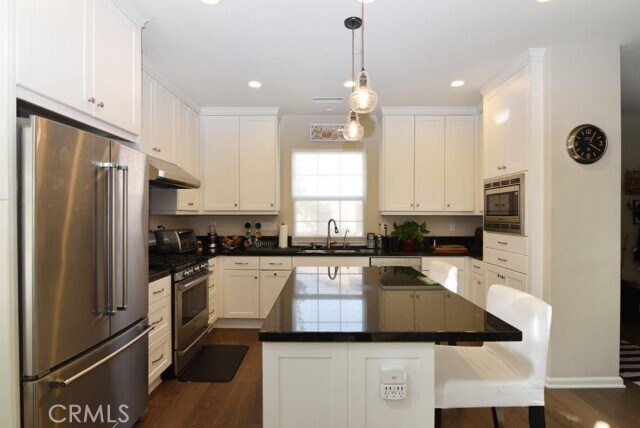 Foto del edificio - 84 Painted Trellis