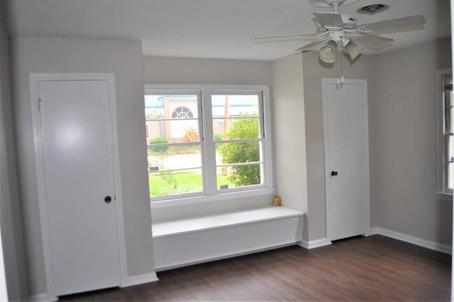 Building Photo - 3921 Creole St