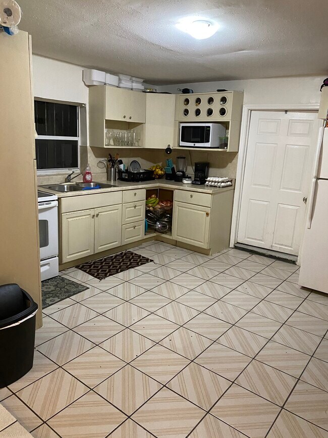 Kitchen - 110 NW 31st St