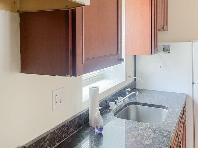 Foto del edificio - 3924 N Pine Grove Ave