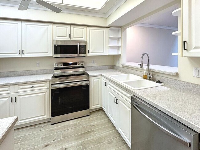 Foto del edificio - 13634 Lake Pointe Dr S