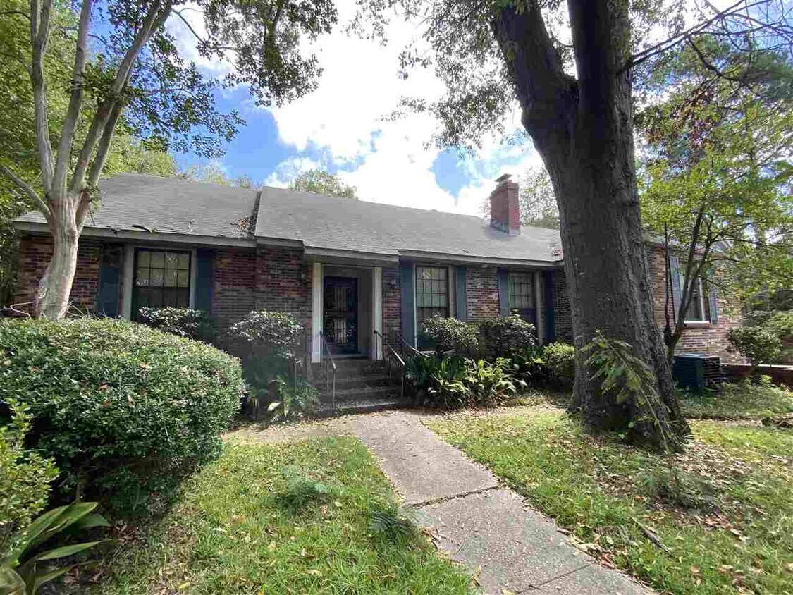 Primary Photo - 1204 Linden Pl