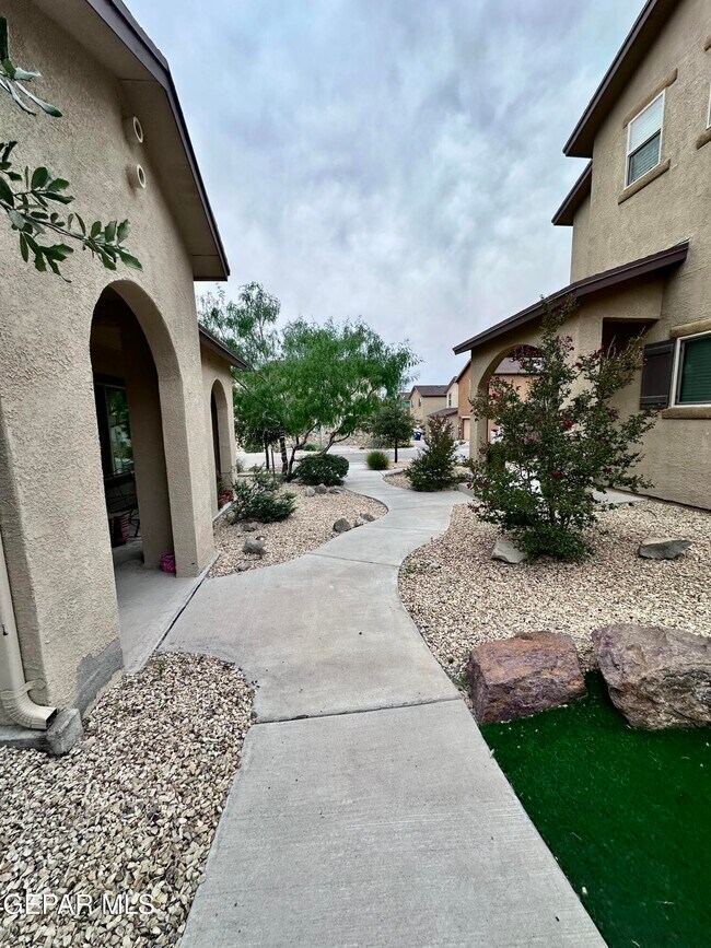 Foto del edificio - 6735 Boulder Canyon Ln