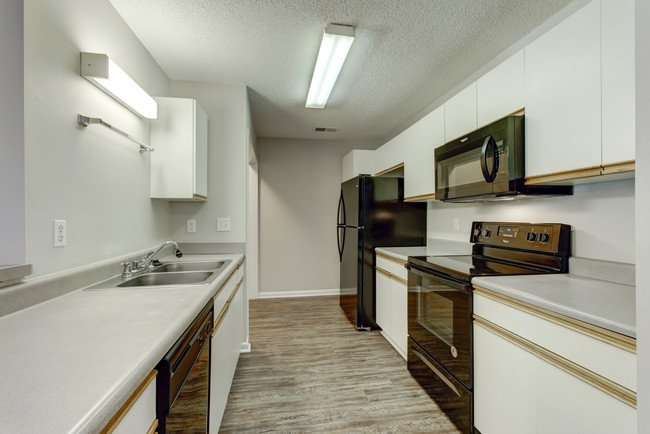 Dishwasher and Microwave and Washer Dryer! - University Park at Campbell University