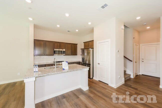 Building Photo - 317 Lincoln Cir