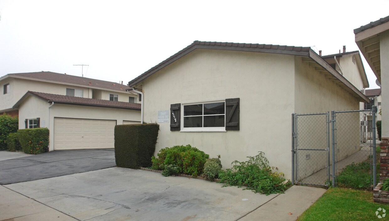 Building Photo - 337 E Navilla Pl
