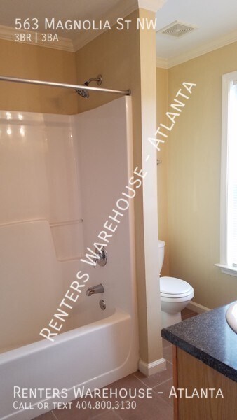 Building Photo - Beautiful 3 Bedroom Home Downtown-TOTALLY ...