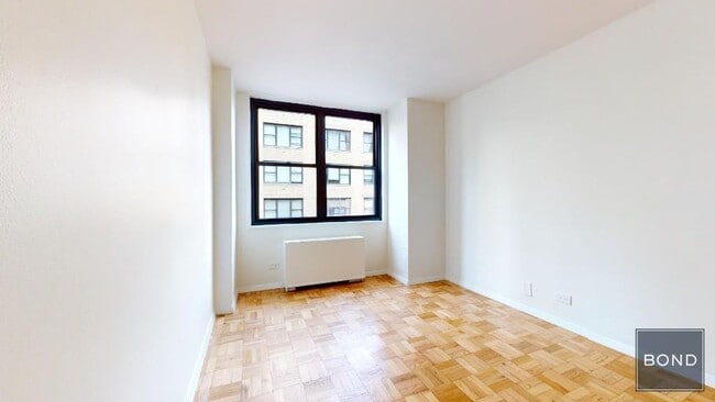 Building Photo - 333 E 49th St