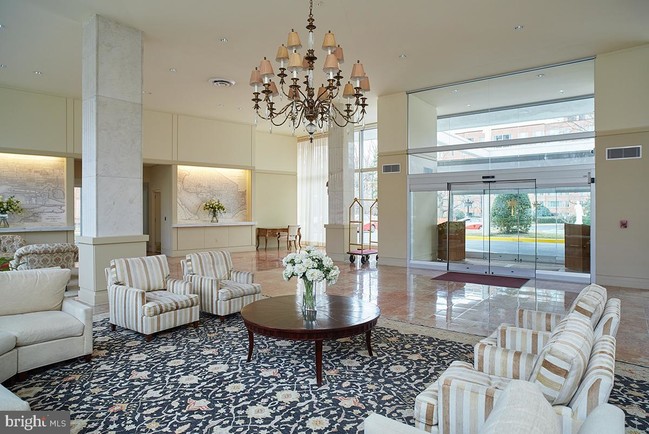 Foto del edificio - 4201 Cathedral Ave NW
