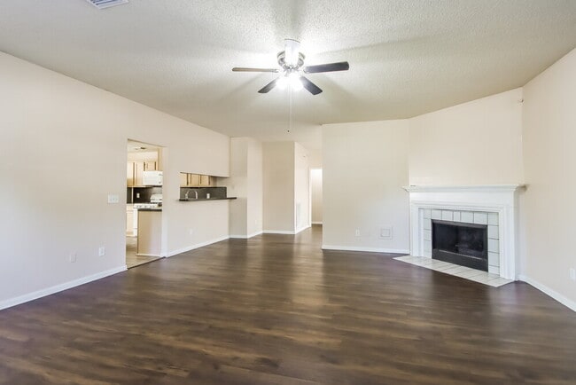 Building Photo - 7131 Maple Walk Dr