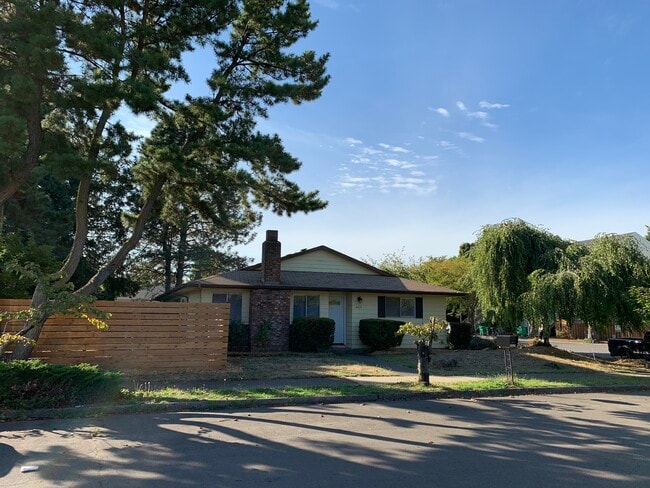 Building Photo - 4325 NE 130th Pl