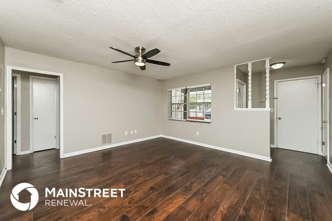Foto del edificio - 1406 Cromwell Dr