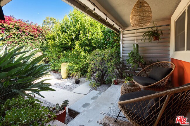 Foto del edificio - 4643 Nagle Ave