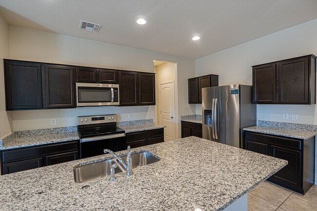 Foto del edificio - A Perfect Place to Call Home — Inside and ...