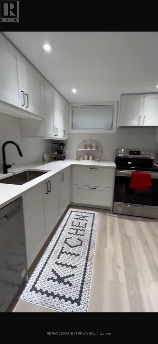 Building Photo - 664 Hiawatha Blvd