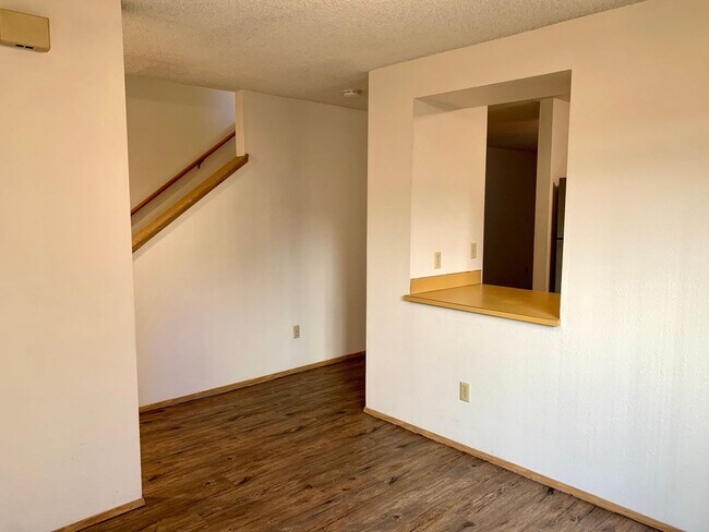 Foto del edificio - Spacious 2 Bedroom Condo - Located Near Seattle University