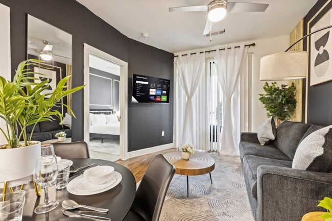 Foto del edificio - 5250 Town and Country Blvd